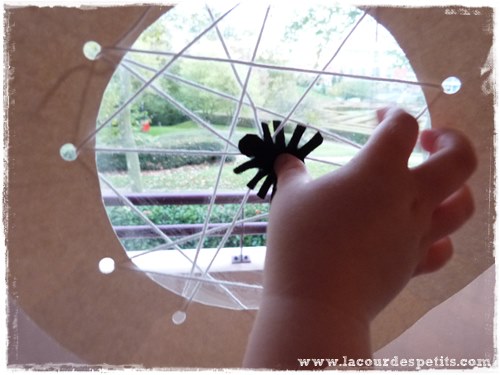 Bricolage Halloween carte a lacer araignee